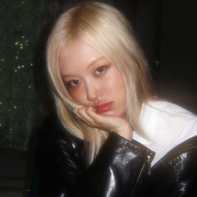 pinksefavs's profile picture. — #로제 collector | +170 feedbacks | 🧶 @rsienini