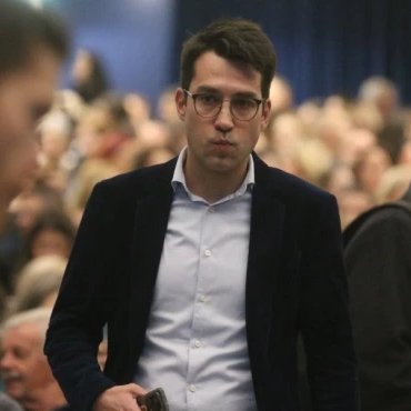 dobrinacelnik's profile picture. Volim da organizujem stvari i pravim situacije koje izmame osmeh.
Trudim se da popravim pokvareno, uredim zapušteno i završim nedovršeno.
#zelenolevifront