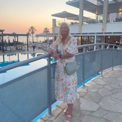 SusanHarding28's profile picture. Love my country 🇬🇧, hate the boats, prefer animals to humans (most of the time) No DMs