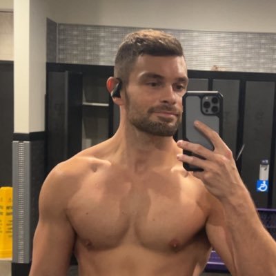 zjfrank13's profile picture. I hate the headlines and the weather • Nashville • 31