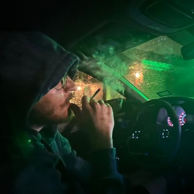 512BTH's profile picture. i am not a human, shout to all my moon men