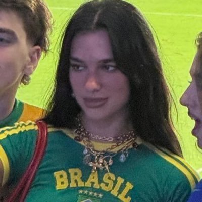 duasversaces's profile picture. 