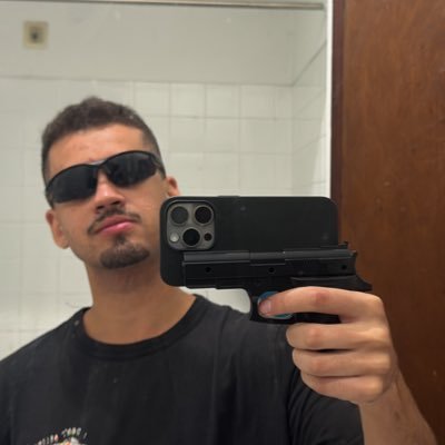 isafigx's profile picture. mitomaníaco