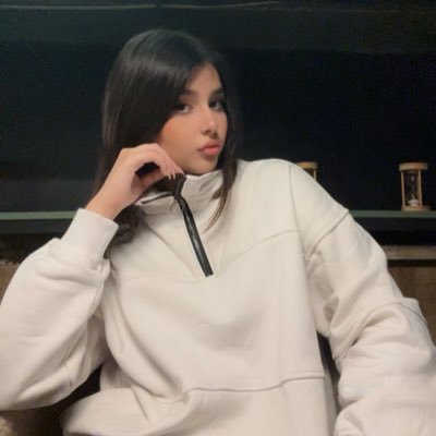 sanayzf's profile picture. Lune