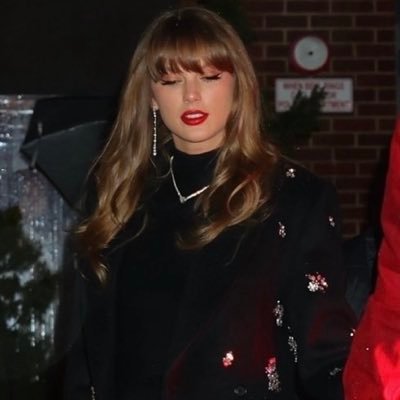 opalitespark's profile picture. i heard i hate it here x the lakes | no.1 clean stan