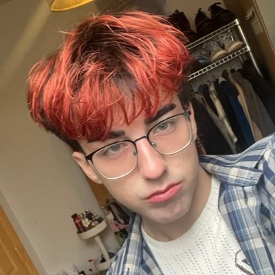 gay4zzn's profile picture. futheysing tf up rn