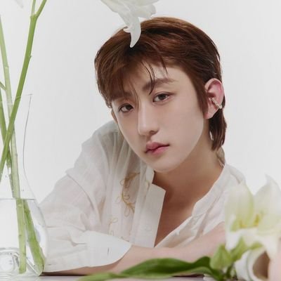 Lem_sunfoxx's profile picture. please company don't lock kids in the basement and kick their asses as if they were just 30 second interns 
FUCK STARSHIT