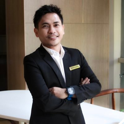 Khepink's profile picture. Je suis juste une personne qui veut vivre tranquillement et avoir un partenaire. Pas plus, pas moins.  👨 Aquarians 👣 ig : ask me. Hotelier & part time singer.