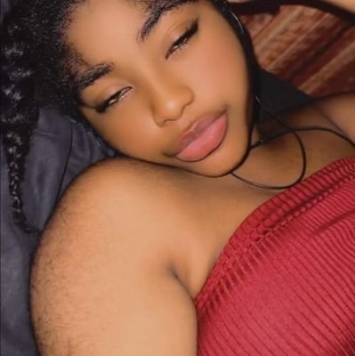 Mphoentle35's profile picture. 🙏🏾👩🏽‍🎓🇿🇦
011 
Be Mindful of your actions✍🏽 Previous account hacked at 40k followers😢🙆🏽‍♀️ @KaizerChiefs ✌🏽@ChelseaFC