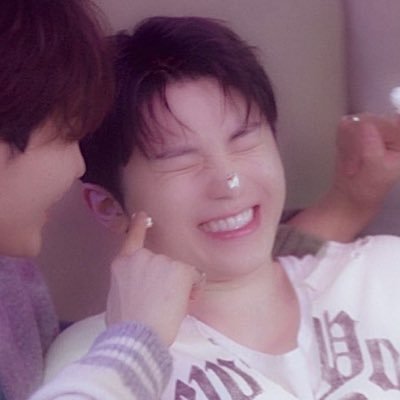 wonweyticket's profile picture. I make fun of my art. 🎸