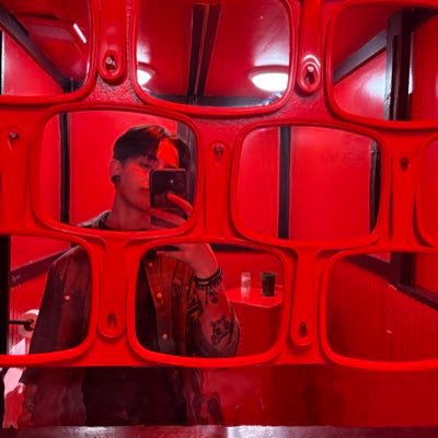 ErinLaVigueur's profile picture. 100% of my problems would be solved if I could remove my spine