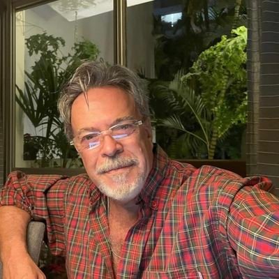 Pau73942998Dr's profile picture. Orthopedic surgeon 😷.
I am a widow and 71 years old