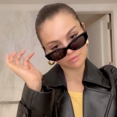 queenseIgz's profile picture. my happy ending isn’t a man.