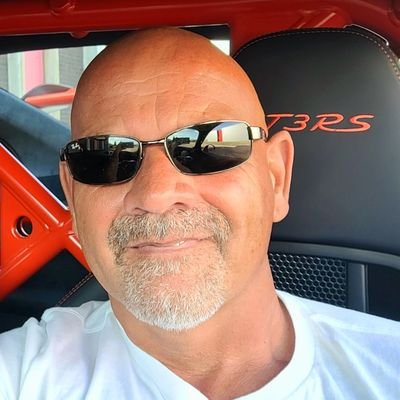 Rwindelange's profile picture. Dobermann | Krachttraining | Dionne | 🎣 | Natuurfotografie | Porsche | Harley Davidson | Z06 | F1 |