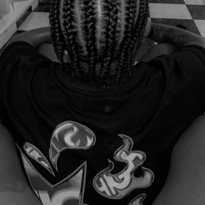 ixsyre's profile picture. tudo vira memória