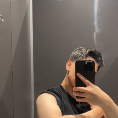 lshll_'s profile picture. @adele