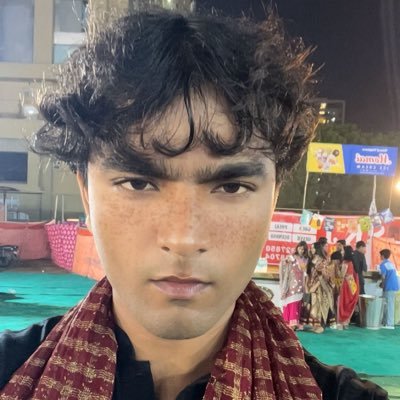 Devsthetix's profile picture. Lost in the right direction⛰️