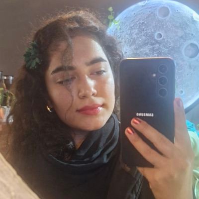 imlililo's profile picture. در درونِ من غمیست که هرگز تنهایم نمی‌گذارد.