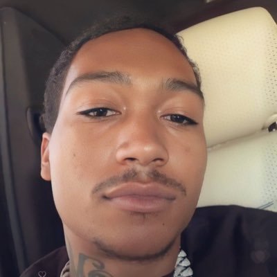 _anthlg's profile picture. ig: @anthlg | part time artist. full time asshole.