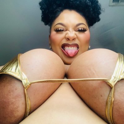 damazinarmelia's profile picture. Designer + Stylist CEO/Creative Director of @theamazinbrand #RihannaNavy #BLM #AMAZINSHITONLY ♌️