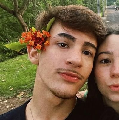 riqueguandalini's profile picture. personagem sarcástico e meio fútil