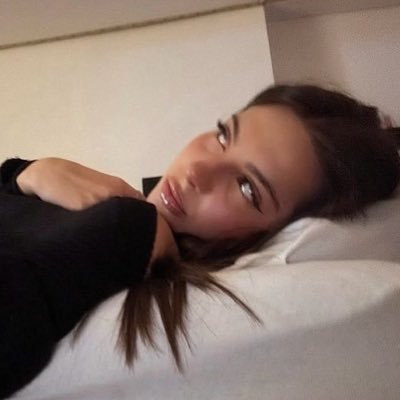 itspoesie's profile picture. 222 ♰