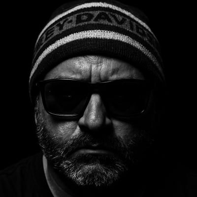 Rojonotecallen's profile picture. Leyenda de 1975, Empresario, amante del Whisky SingleMalt, de la gallo (apacho)y de la parrilla, Librano, HDO byker, Derecha, detesta chairos y sobre todo GUAPO