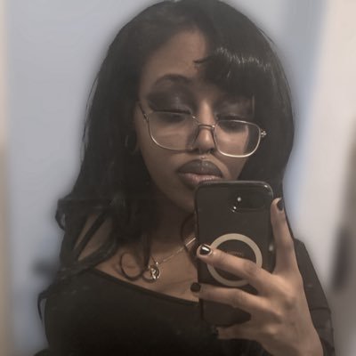 adoredinmyweb's profile picture. I’ll trap you in my web and drain you dry ⛓️🕷️🕸️