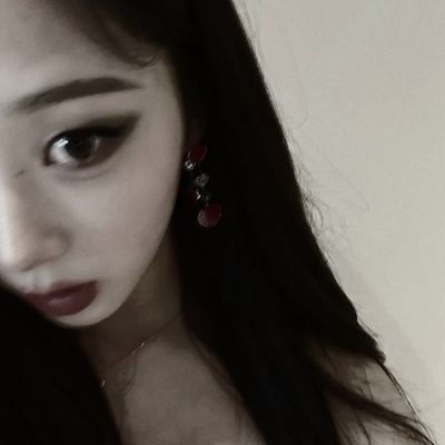 winterrlys's profile picture. vampiremaxxing