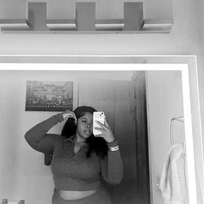 _tharealziyah_'s profile picture. Leo ♌︎ | 1876 | IG: naziyah.nevaeh