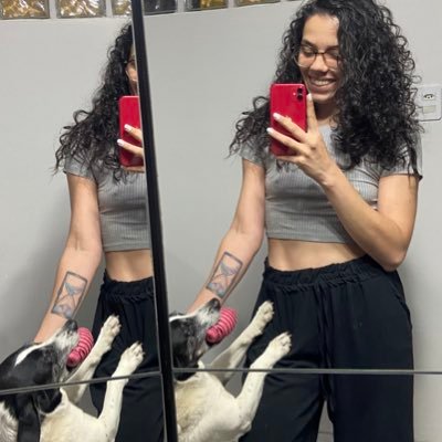 gabriielyguedes's profile picture. ela é discreta, cultua bons livros e ama os animais