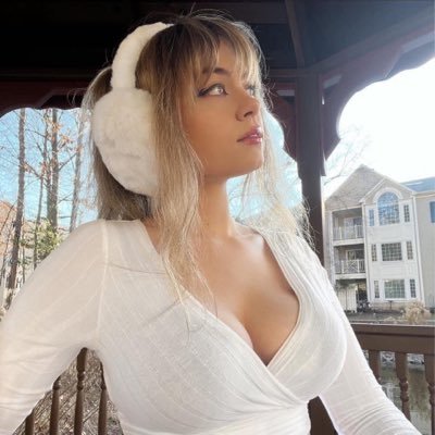 jessicatalystic's profile picture. I'm Jess 👋 your typical professional e-girl 🔥 Links to my content 😉 ⬇️