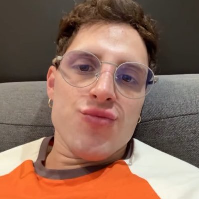 viollentinha's profile picture. 