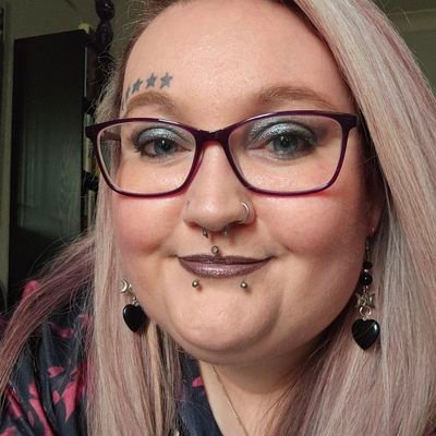 PurpleRocksStar's profile picture. Tiktok Fortnite Streamer | Content Creator & Twitch Affiliate | Book Enthusiast |Socials in the link below