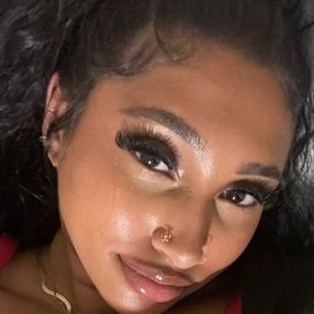 miahughes106's profile picture. 