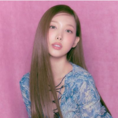 DAYUNH_'s profile picture. cowboy carter outsold