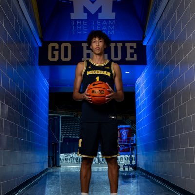 Malachi_brown15's profile picture. Knoxville Catholic High school 26’ |6’6 202| @catholic_hoops https://t.co/UldteqG55l