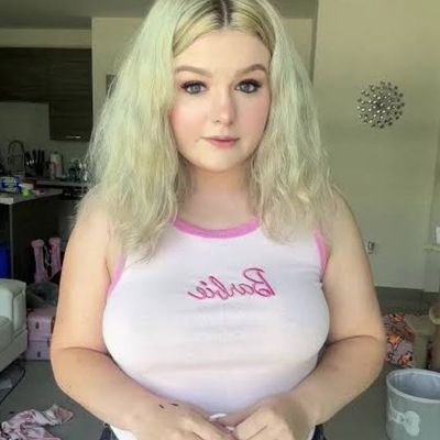 tiny_elena24387's profile picture. Am not here to take advantage of anyone