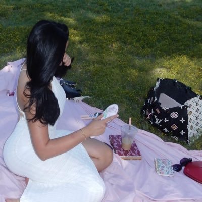 zahra__nkh's profile picture. Mes pensés sont sombres tristes et méchantes,  Y💍 ރ