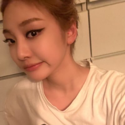 yizhuobored's profile picture. aespa photocard. The photos are not mine, if you want me to delete any photos you can dm me. Photos taken from xiaohongshu credits in the photo id.