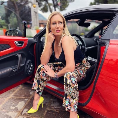 evanskatesusan_'s profile picture. Character is the result of two things: mental attitude and the way we spend our time