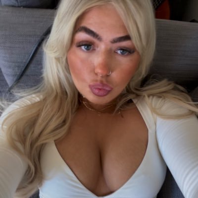 getsmeshed's profile picture. Just a chill girl that likes UFC