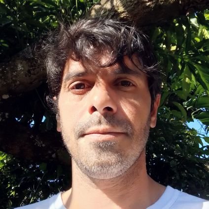 raphaelnunesrx's profile picture. “Ignis Divinus Consumit Malum” — em latim, significa:
🔥 O fogo divino consome o mal.