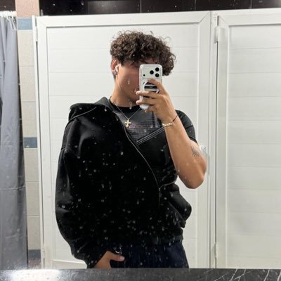 milvecesyo11's profile picture. 