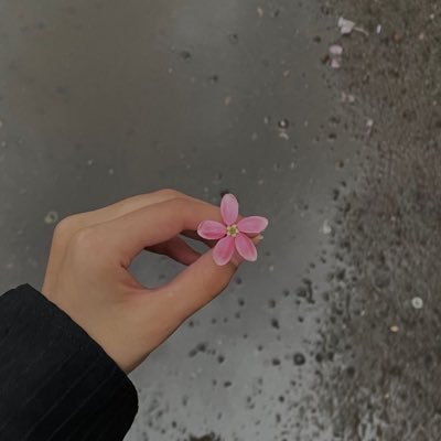 Heliahbs's profile picture. بِذِكْرِكَ عاشَ قَلْبی.