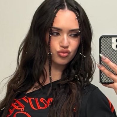 ffczini's profile picture. namorada lésbica do john kennedy e irma gêmea da manon no brasil