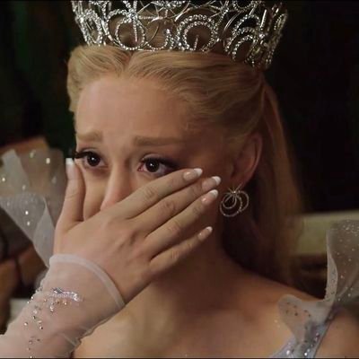 y2kbadly's profile picture. follow back or else you'll trip in the next 3 hours.

crying to wicked: for good