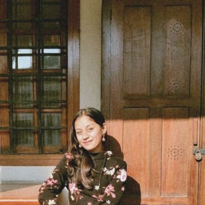 Shubhangi16sr's profile picture. Realist & a writer on my worst days...✍️