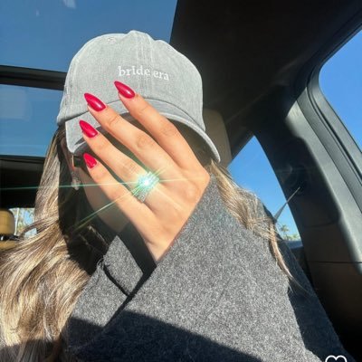 ell_4e's profile picture. (أَلَا بِذِكْرِ اللَّهِ تَطْمَئِنُّ الْقُلُوبُ)