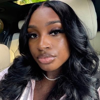 Charmaineenh01's profile picture. ⛑️